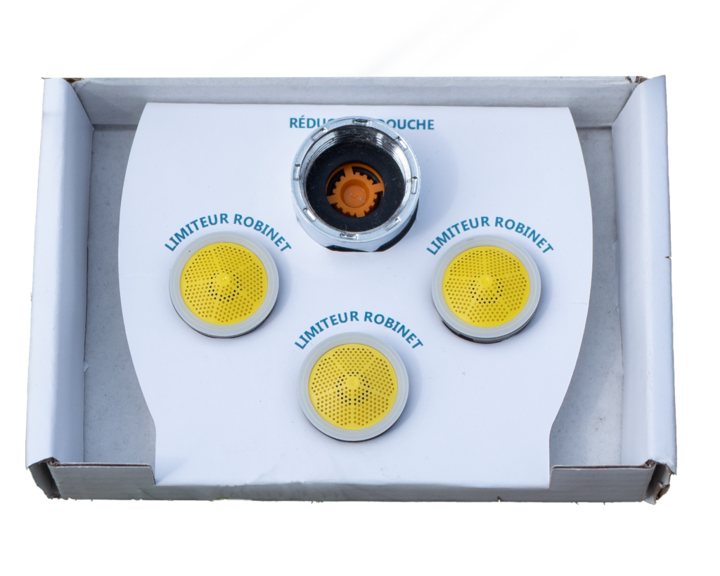 Intérieur du kit mini de APP contenant 3 limiteurs pour robinet et un réducteur de débit de douche